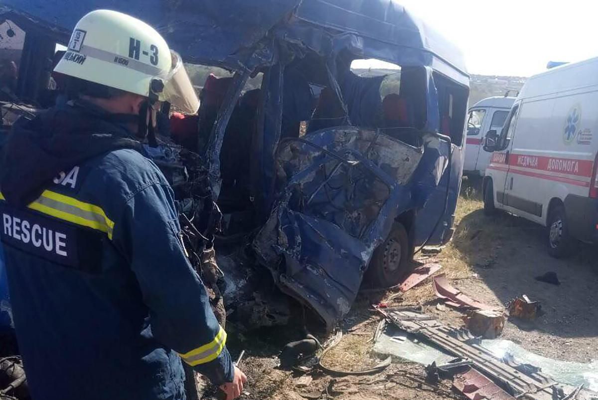 ДТП под Одессой – в аварии погибли 9 человек: фото, видео ДТП под Одессой – в аварии погибли 9 человек: фото, видео