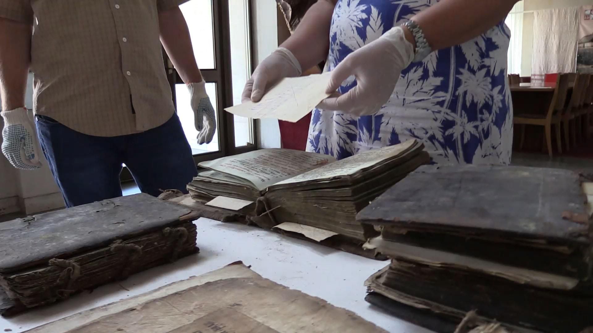 Історична цінність під горою мотлоху: які стародруки знайшли на Черкащині Історична цінність під горою мотлоху: які стародруки знайшли на Черкащині