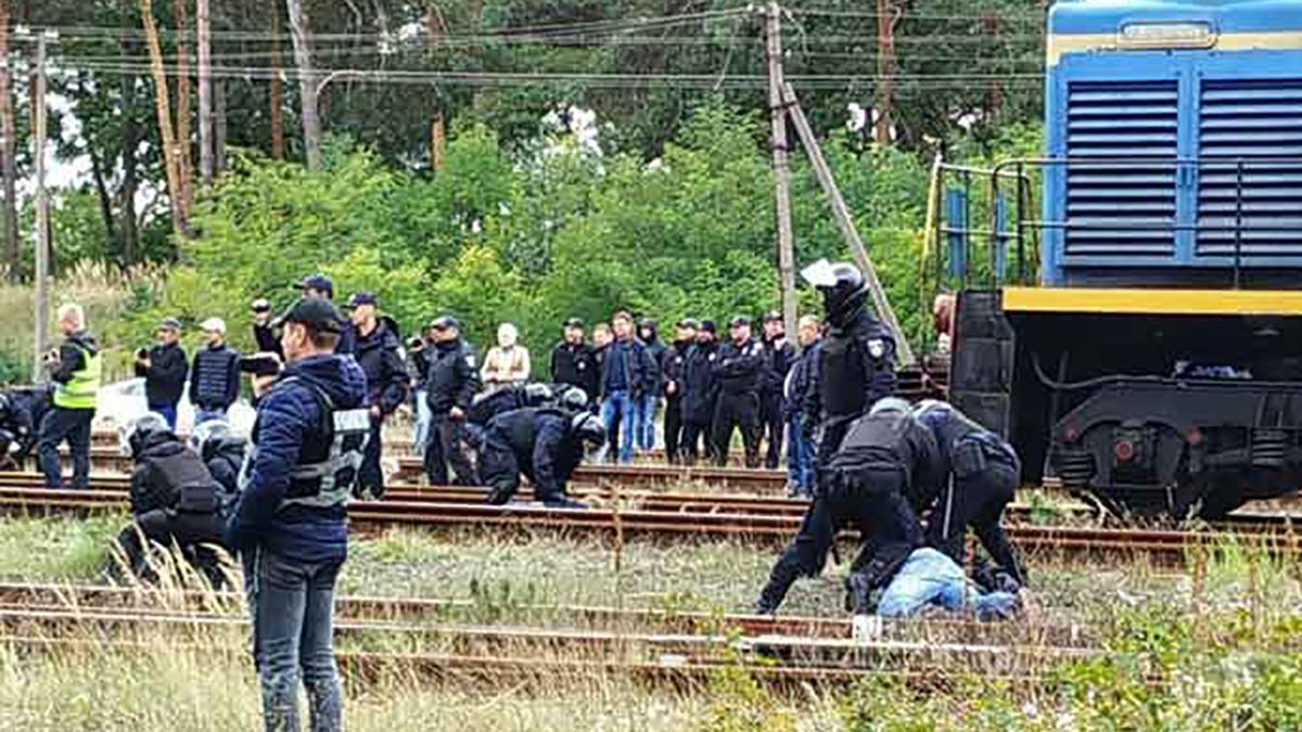 На Львівщині поліція жорстко розігнала активістів, які блокували російське вугілля: відео