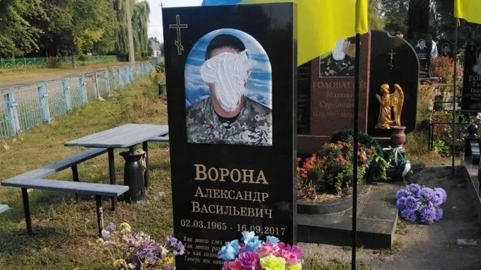 Вандали поглумилися над пам'ятниками воїнім АТО 