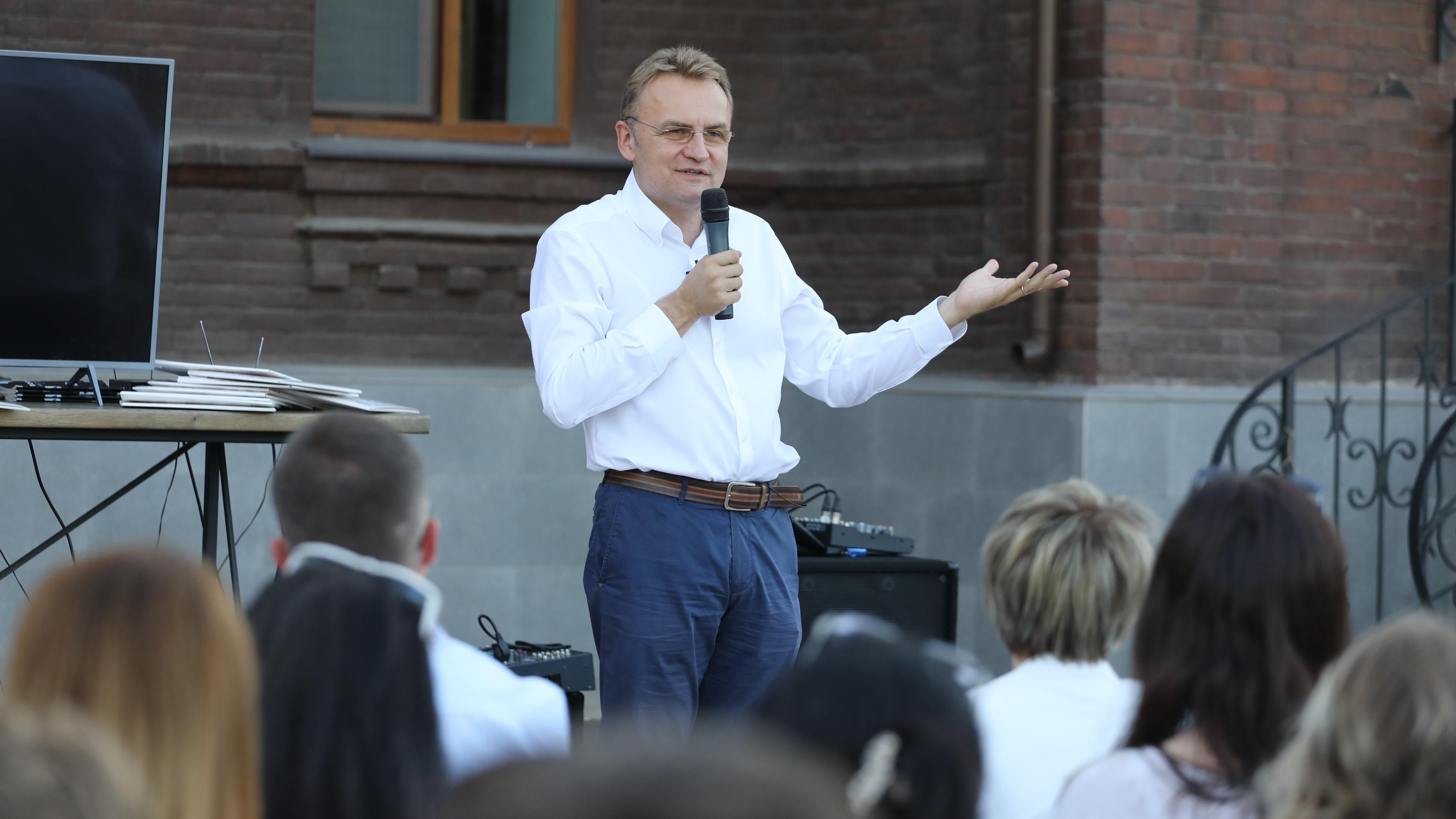 Садовый ко Дню глухих записал обращение жестовой речью: видео Садовый ко Дню глухих записал обращение жестовой речью: видео