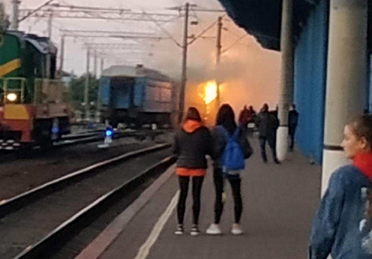 На вокзалі у Вінниці загорівся пасажирський поїзд: фото