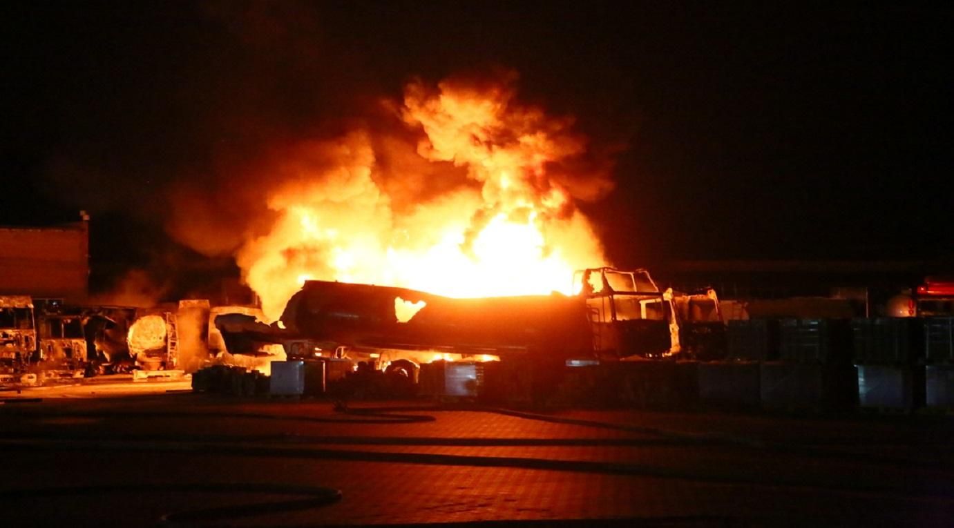 Пожар в Киеве на Лесном – видео, фото пожара, слышны взрывы