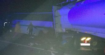 На Житомирщине грузовик столкнулся с автобусом: 9 погибших, 11 пострадавших – фото и видео