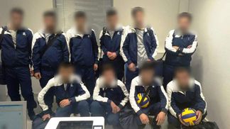 У Греції затримали сирійських біженців, які видавали себе за волейбольну команду з України