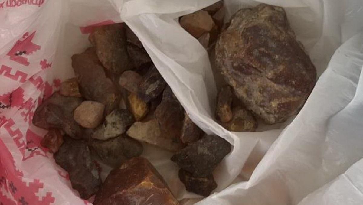 СБУ відправила до суду справу однієї із найбільших груп "копачів" бурштину СБУ відправила до суду справу однієї із найбільших груп "копачів" бурштину