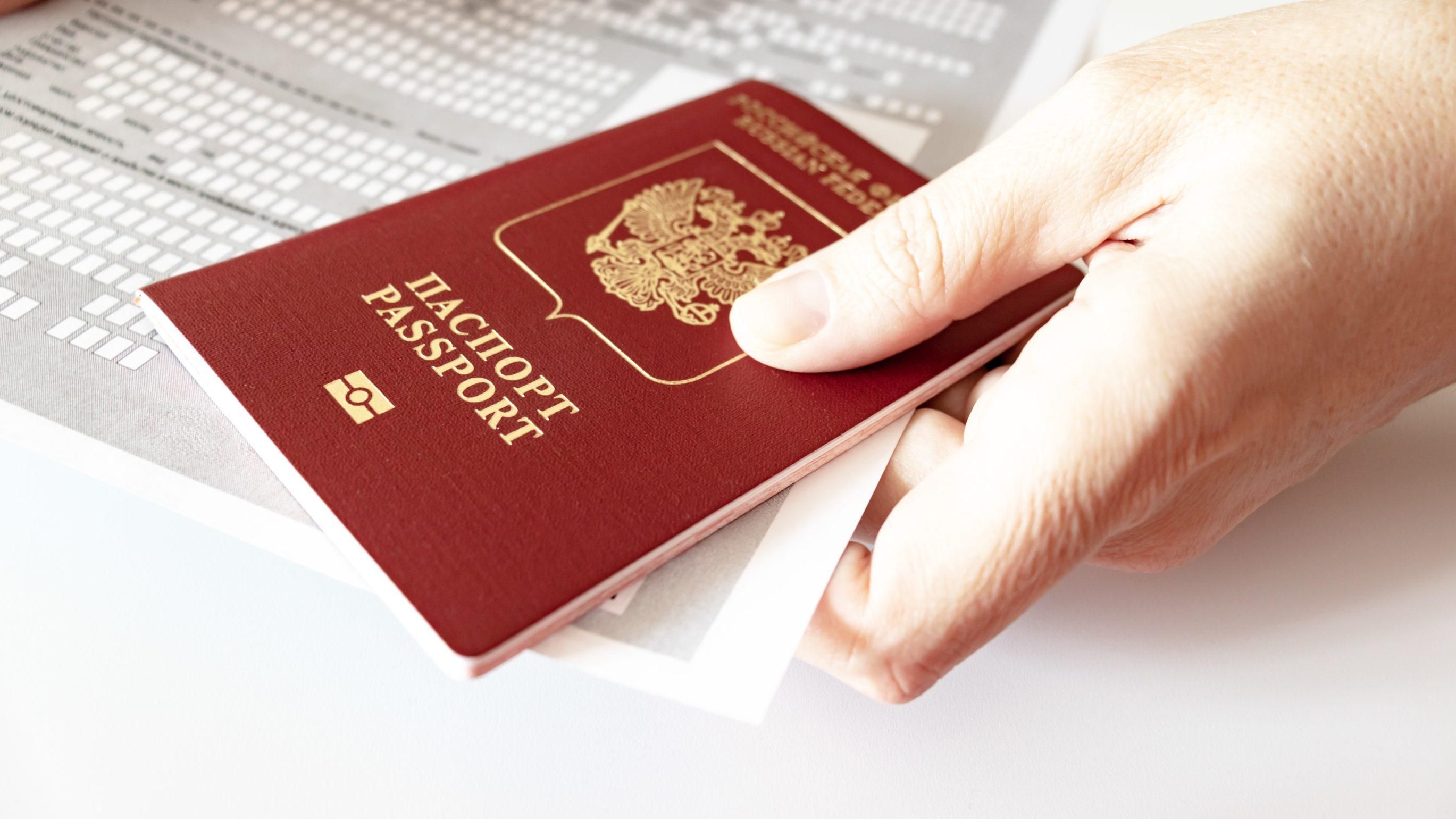 Німеччина видає візи жителям окупованого Донбасу з російськими паспортами, – ЗМІ