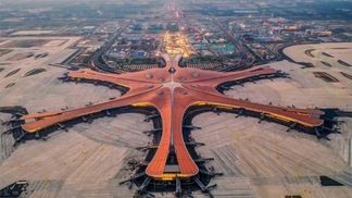 В Китае открыли самый большой в мире аэропорт: фото и видео