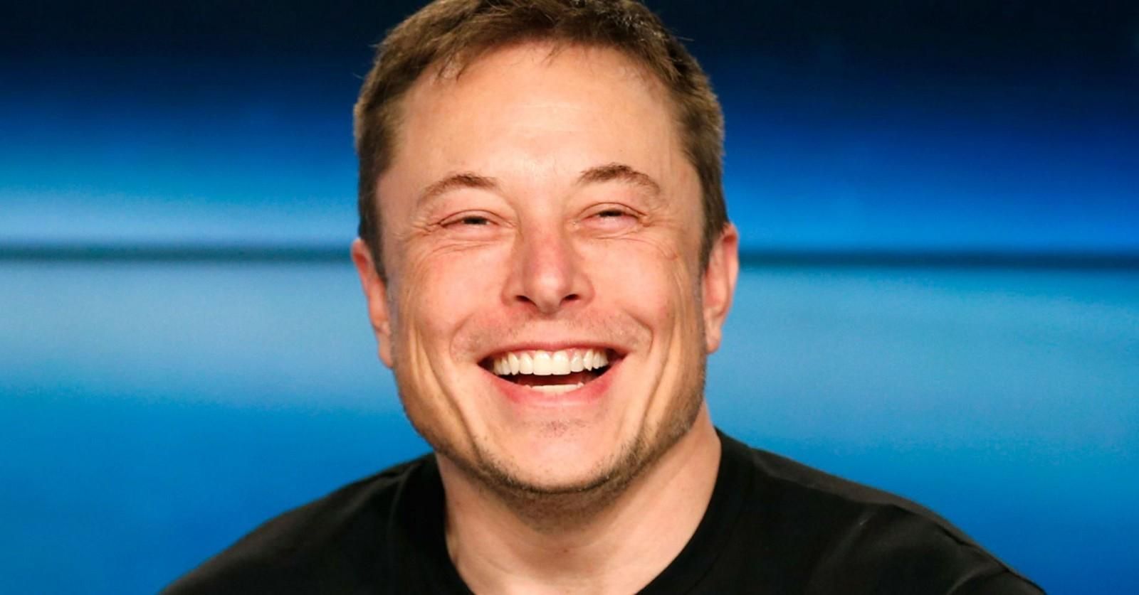 Билборд Kak tebe takoe, Elon Musk? в Калифорнии – фото дня