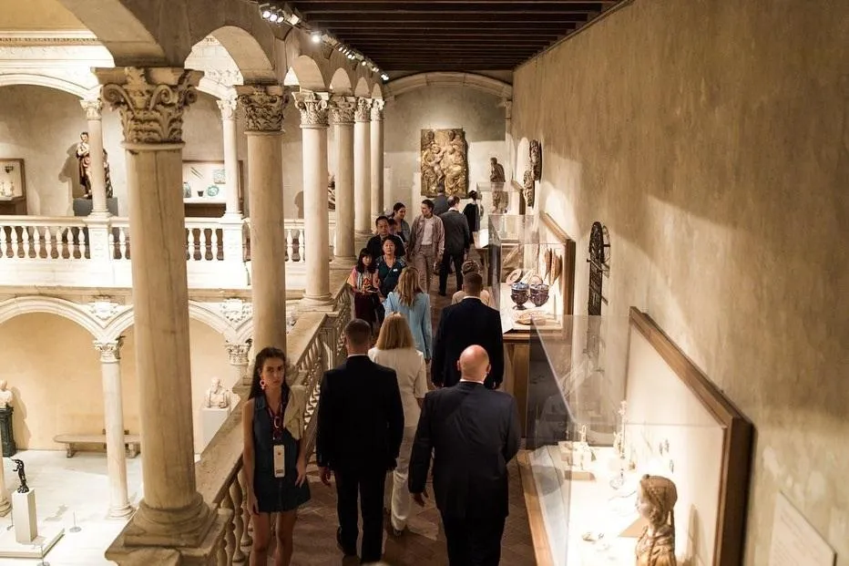 Олена Зеленська на екскурсії в Нью-Йорку Олена Зеленська на екскурсії в Нью-Йорку