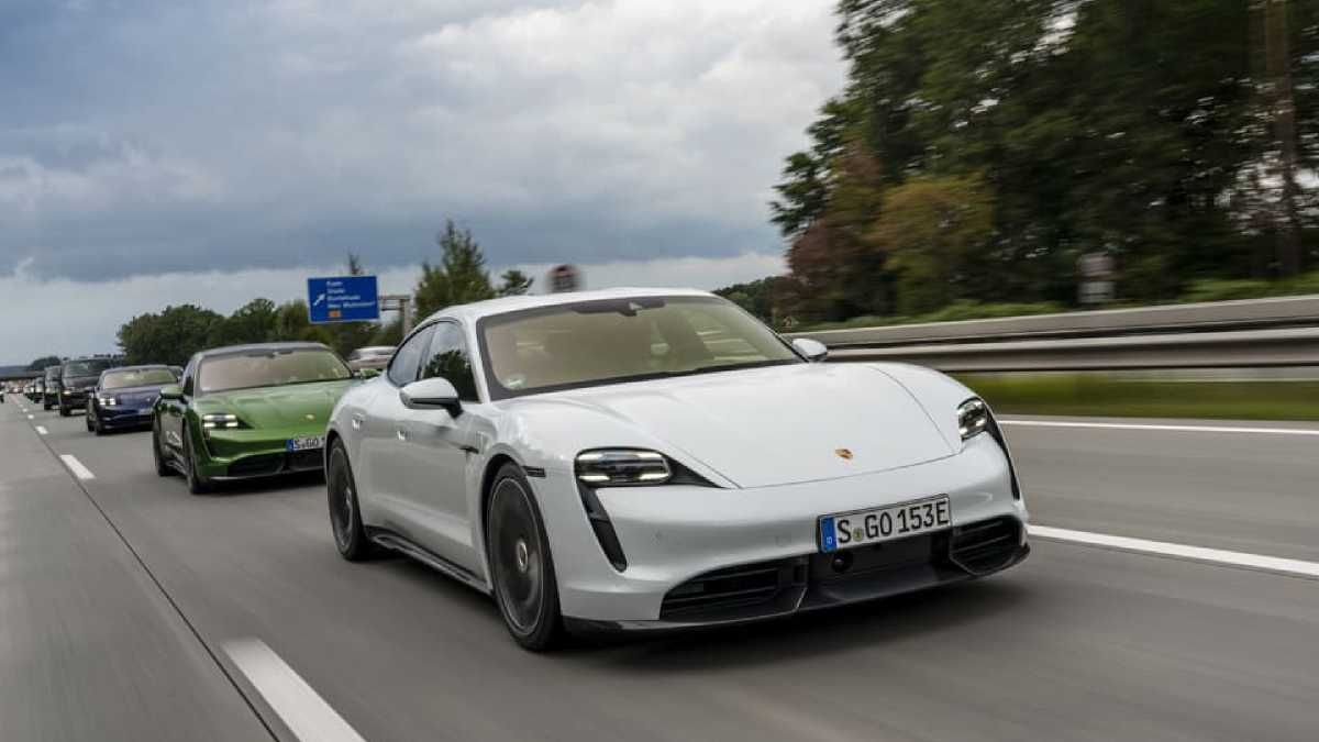 Перший електрокар компанії Porsche Tyacan: оголошено ціни в Україні