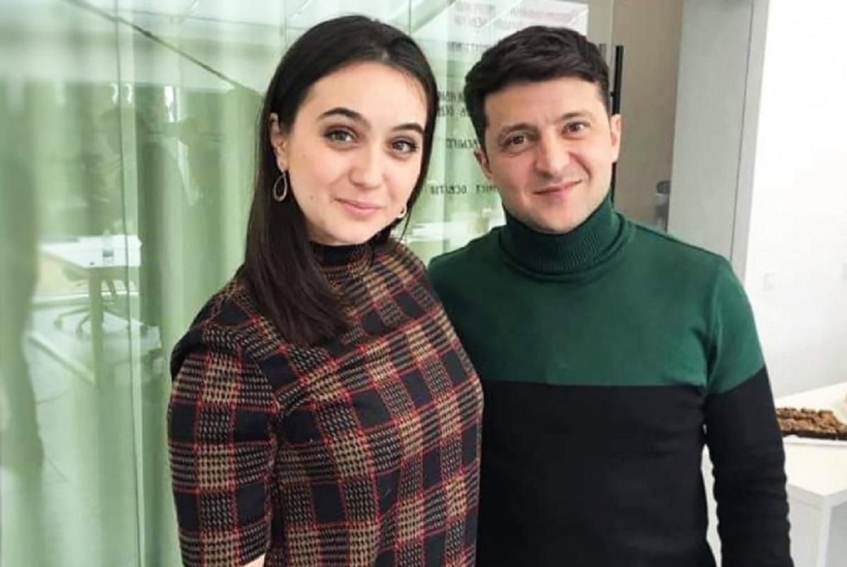 Речниця Зеленського знову потрапила в скандал: силою відштовхувала журналіста – відео Речниця Зеленського знову потрапила в скандал: силою відштовхувала журналіста – відео