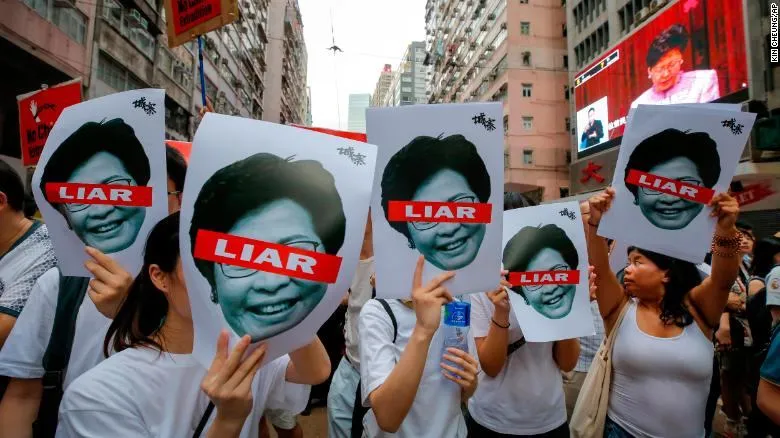 Народ Гонконгу протестує проти очільниці Гонконгу