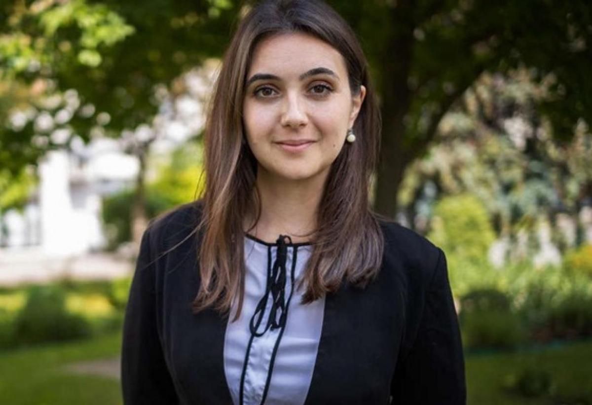 Я не штовхала, – речниця Зеленського Мендель пояснила скандал з журналістом Я не штовхала, – речниця Зеленського Мендель пояснила скандал з журналістом