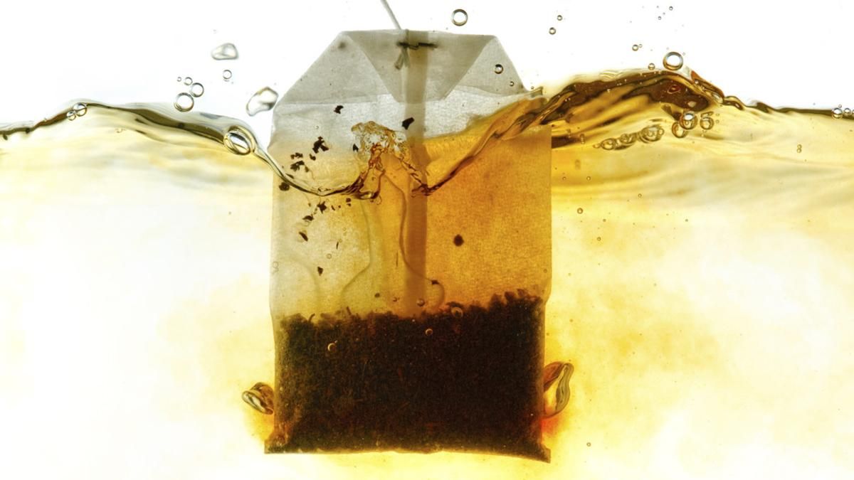 Один чайний пакетик може виділяти понад 10 мільярдів небезпечного мікропластику