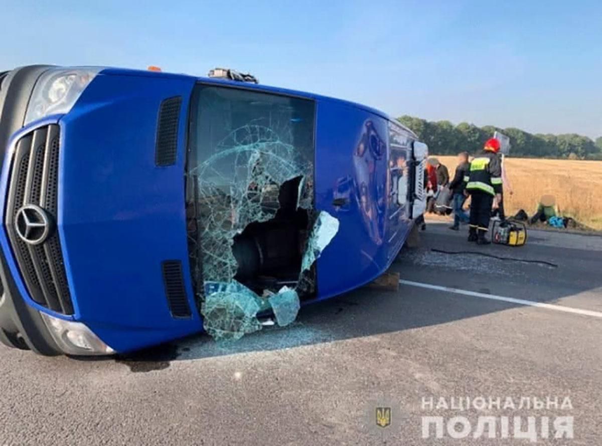 Столкновение автобуса с грузовиком в Черкасской области: есть пострадавшие Столкновение автобуса с грузовиком в Черкасской области: есть пострадавшие