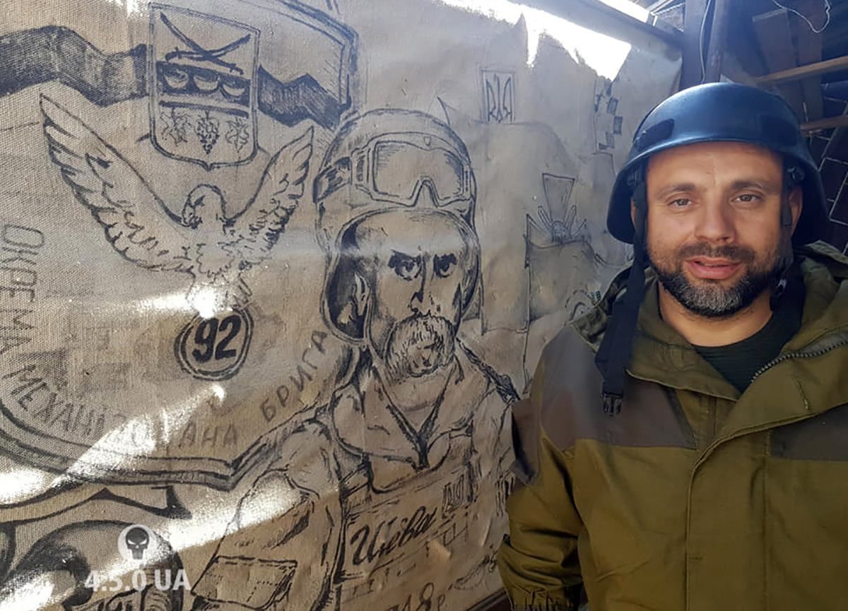 Украинский военный демонстрирует талант художника на Донбассе: фото