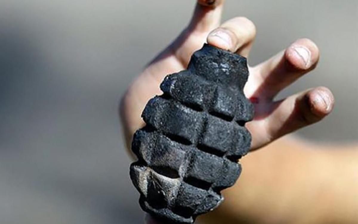 Пятеро детей подорвались на гранате на оккупированной Луганщине Пятеро детей подорвались на гранате на оккупированной Луганщине