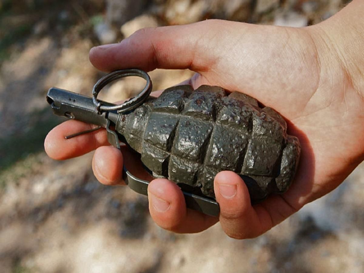 На Луганщині діти підірвалися на гранаті: що відомо про їх стан На Луганщині діти підірвалися на гранаті: що відомо про їх стан
