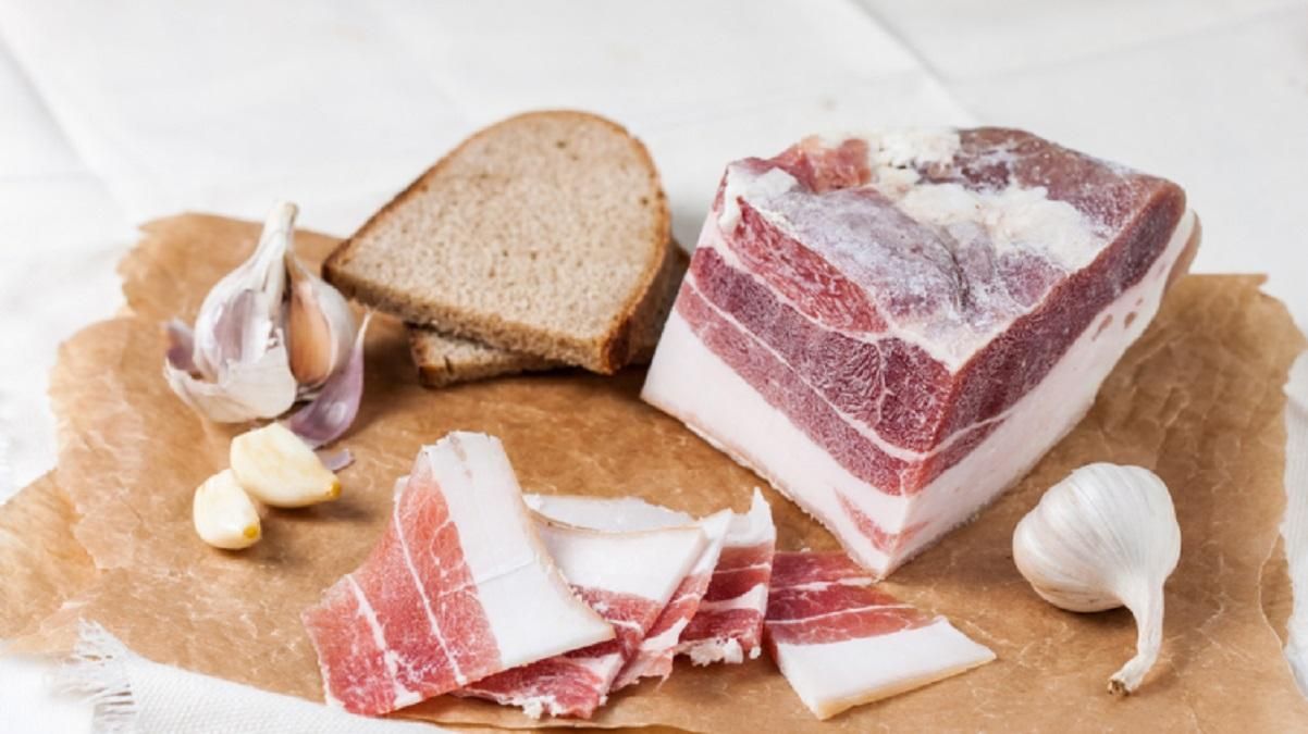 Подавился и умер: россиянин пытался поужинать салом Подавился и умер: россиянин пытался поужинать салом