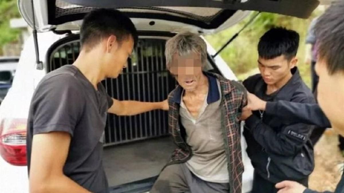 У Китаї злочинець 17 років переховувався від поліції у печері: фото