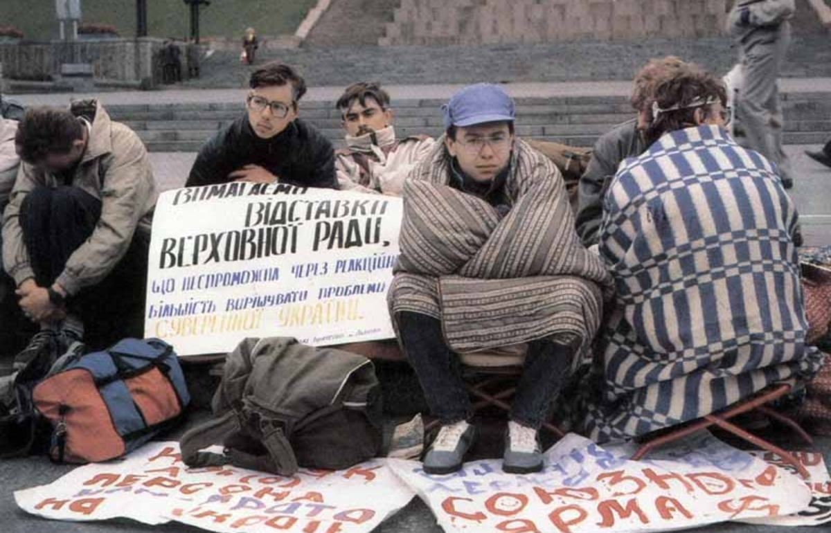 Революція на граніті 1990 – причини та наслідки, учасники та фото