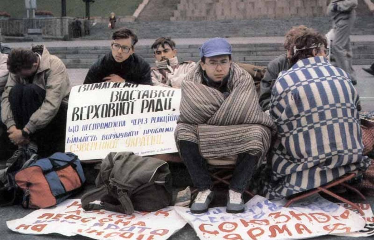 Революция на граните 1990 – причины и последствия, участники и фото