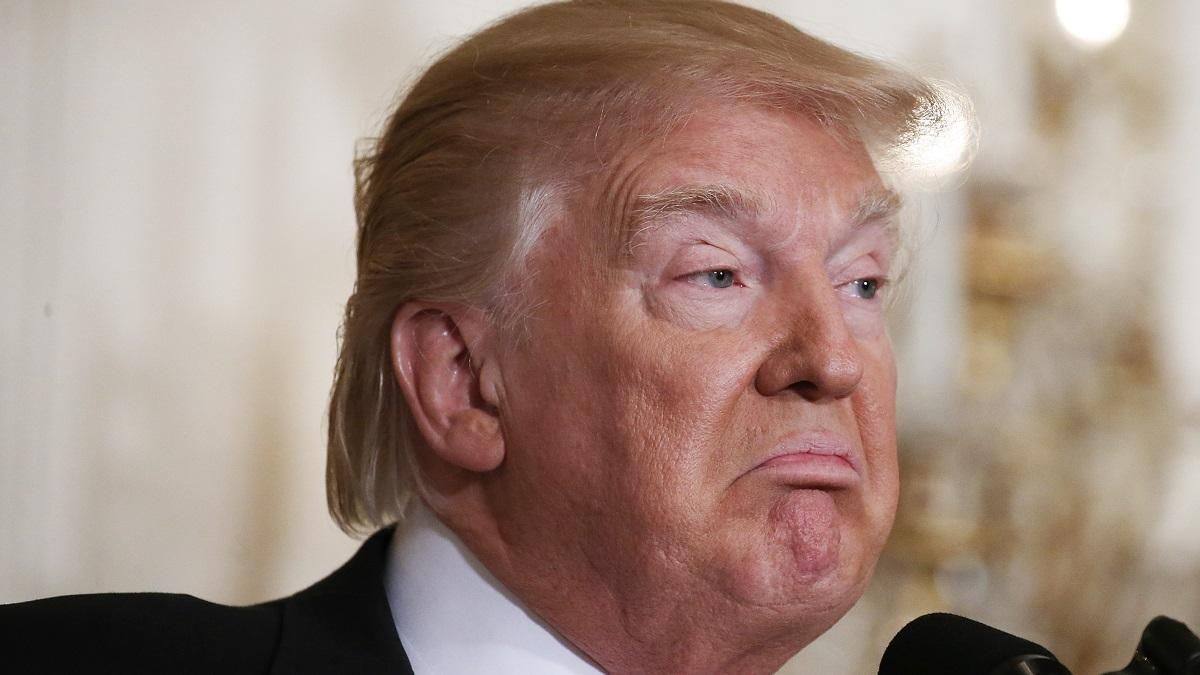 Трамп пропонував стріляти нелегалам по ногах, – NYT Трамп пропонував стріляти нелегалам по ногах, – NYT