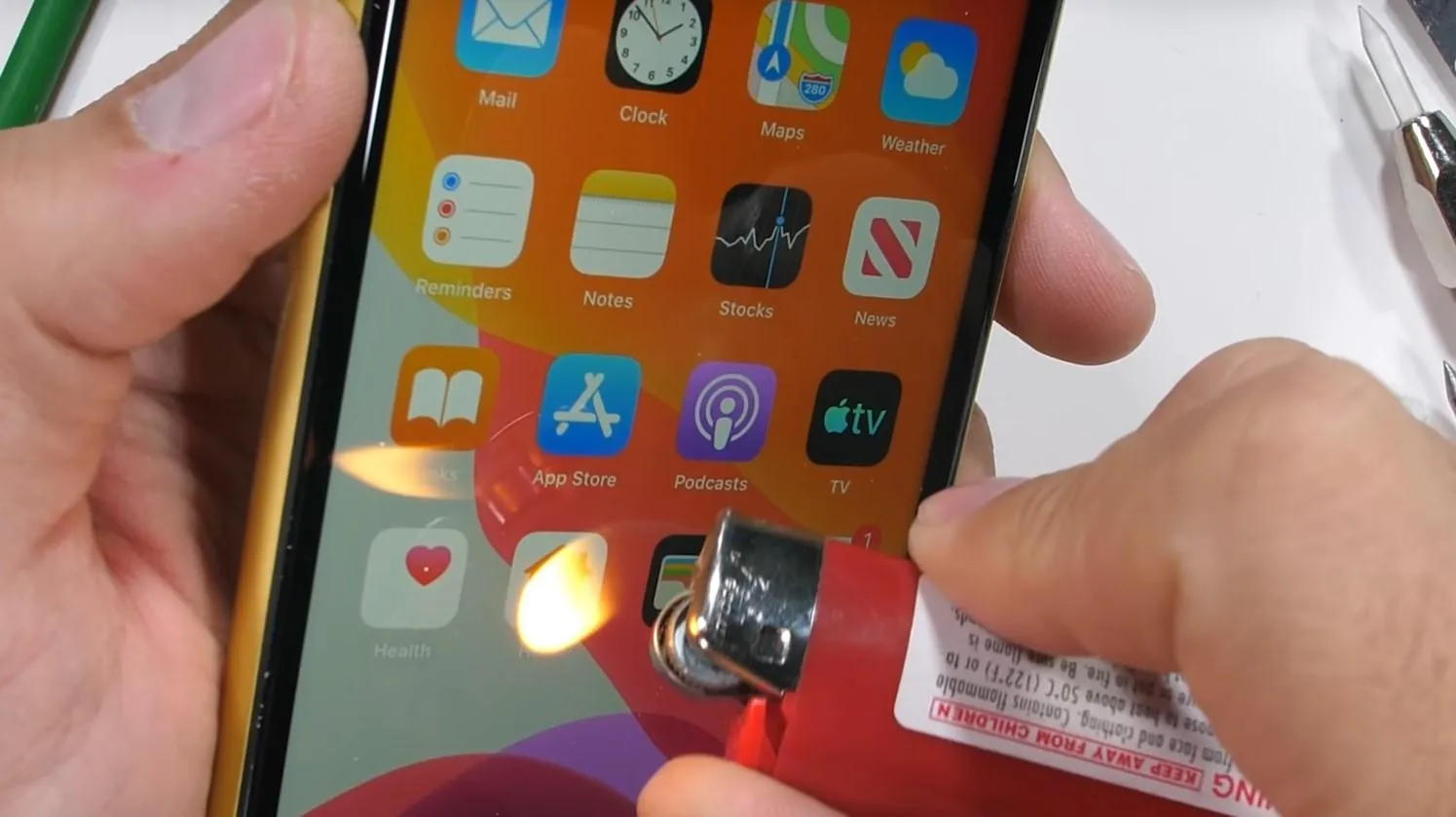 iPhone 11 протестували на міцність iPhone 11 протестували на міцність