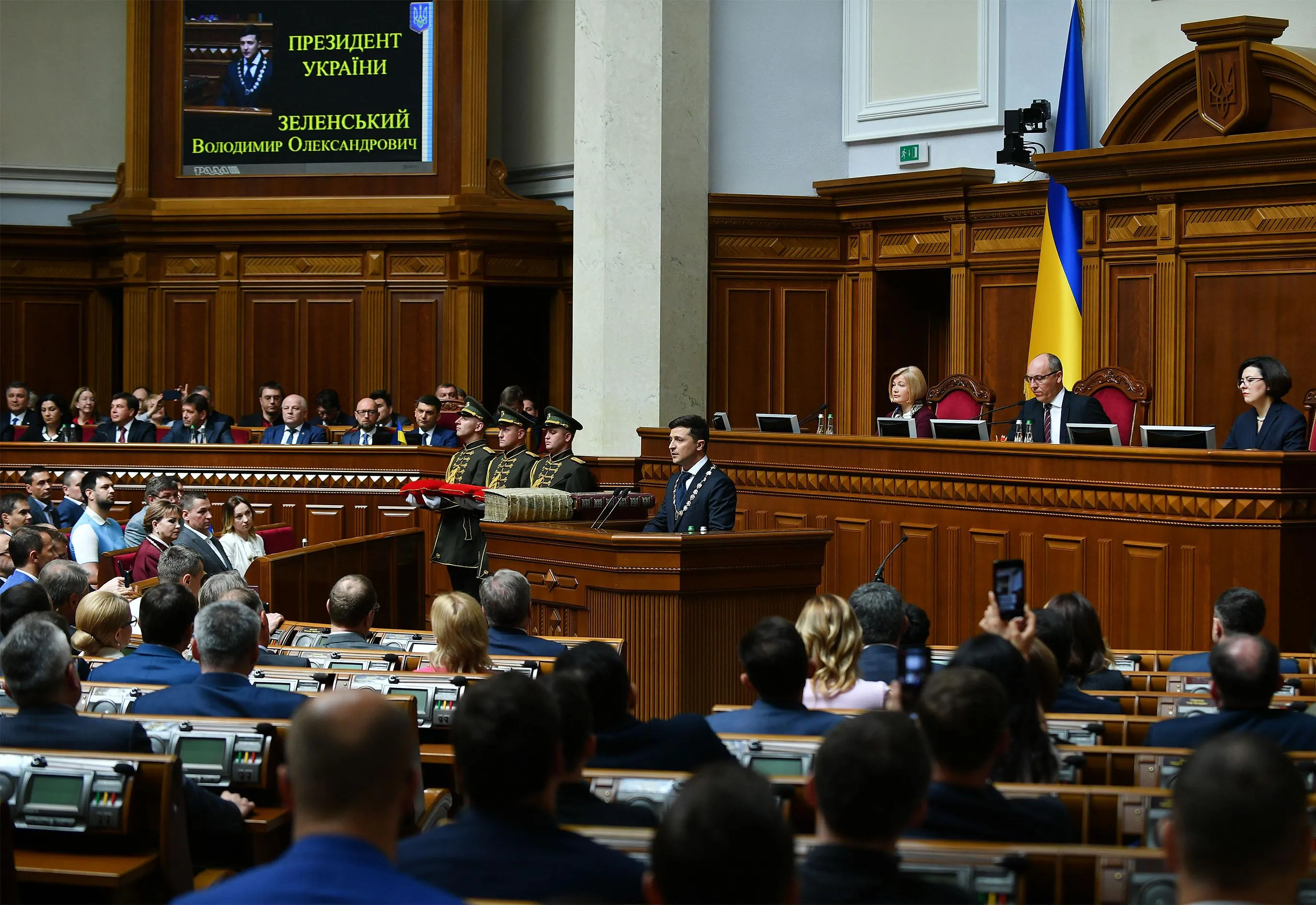 підписання формули Штайнмаєра, закон про особливи йстату Донбасу