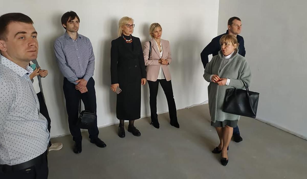 Звільнені з полону моряки вперше зайшли у подаровані квартири: цікаві фото - 2 октября 2019 - 24 Канал Звільнені з полону моряки вперше зайшли у подаровані квартири: цікаві фото - 2 октября 2019 - 24 Канал