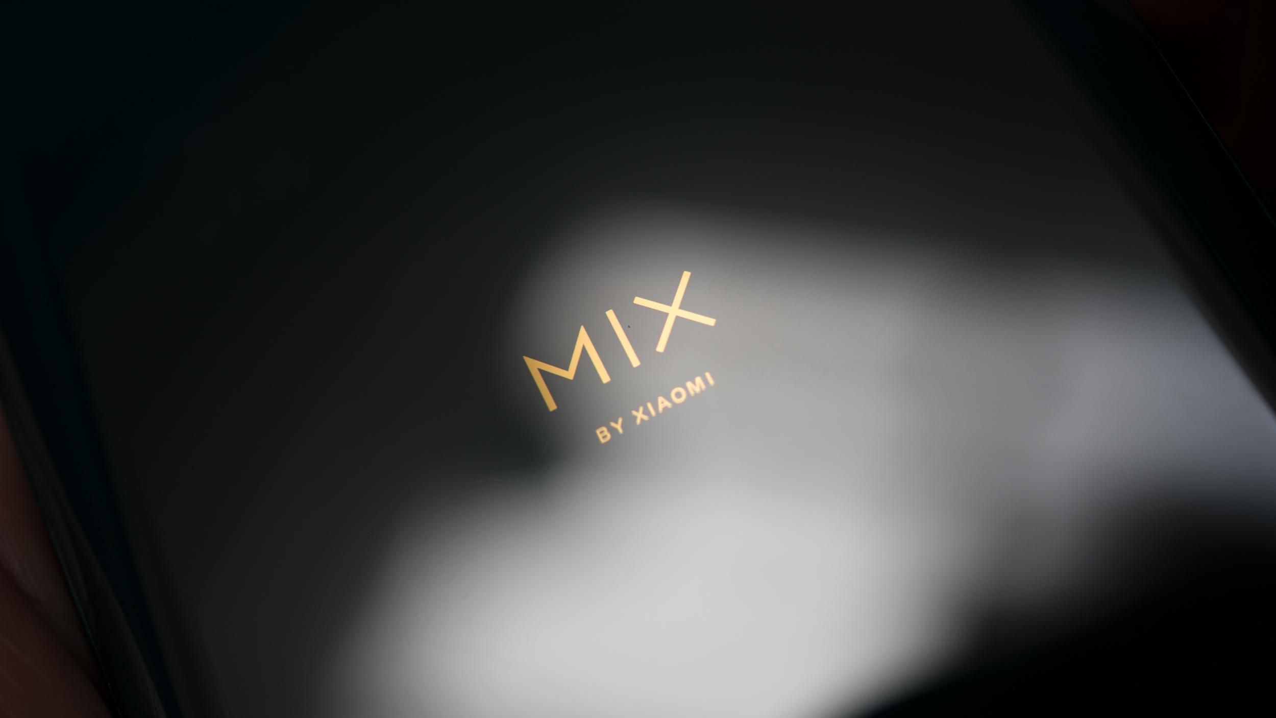 "Xiaomi Mi Mix 4 существует": в компании опровергли информацию о снятии смартфона с производства
