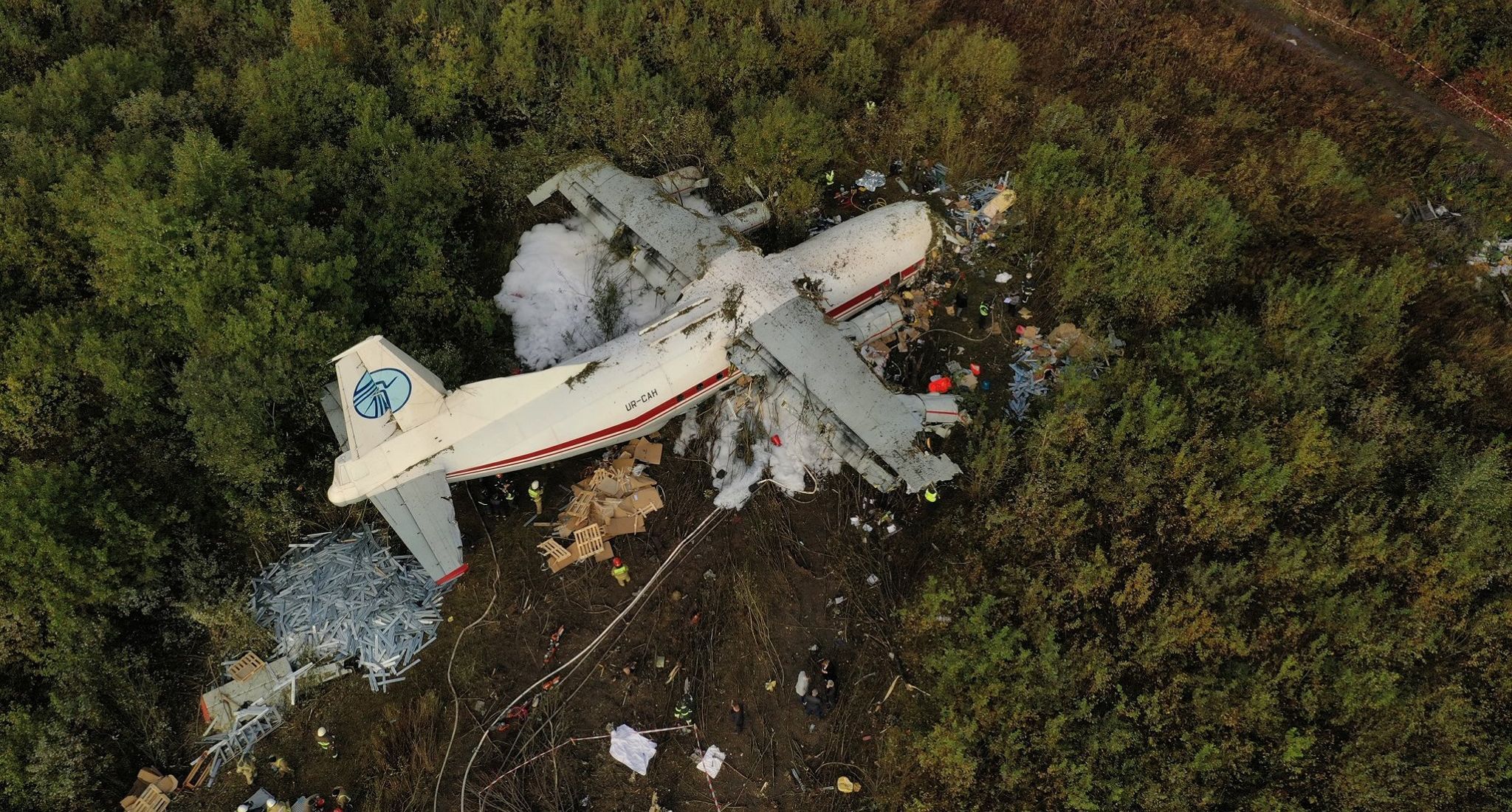 Як виглядає місце аварії літака Ан12 під Львовом: фото та відео з висоти