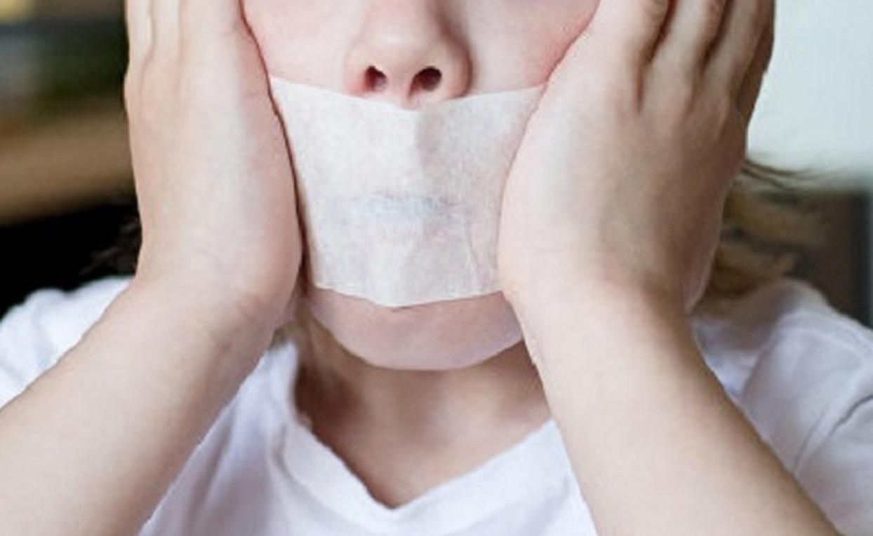 Заклеивала рты скотчем: на Николаевщине воспитательница детсада издевалась над воспитанниками Заклеивала рты скотчем: на Николаевщине воспитательница детсада издевалась над воспитанниками