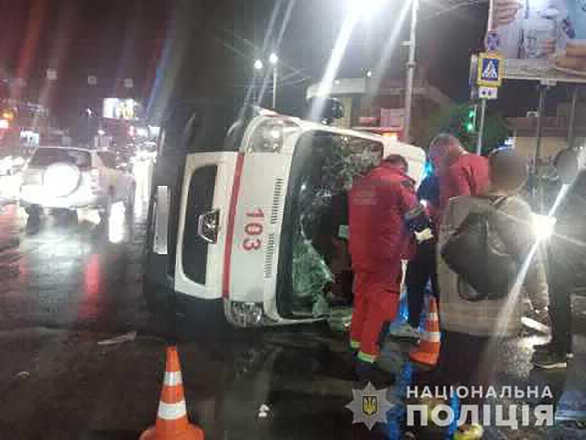 ДТП у Харкові: легковик врізався у "швидку", є постраждалі – фото та відео