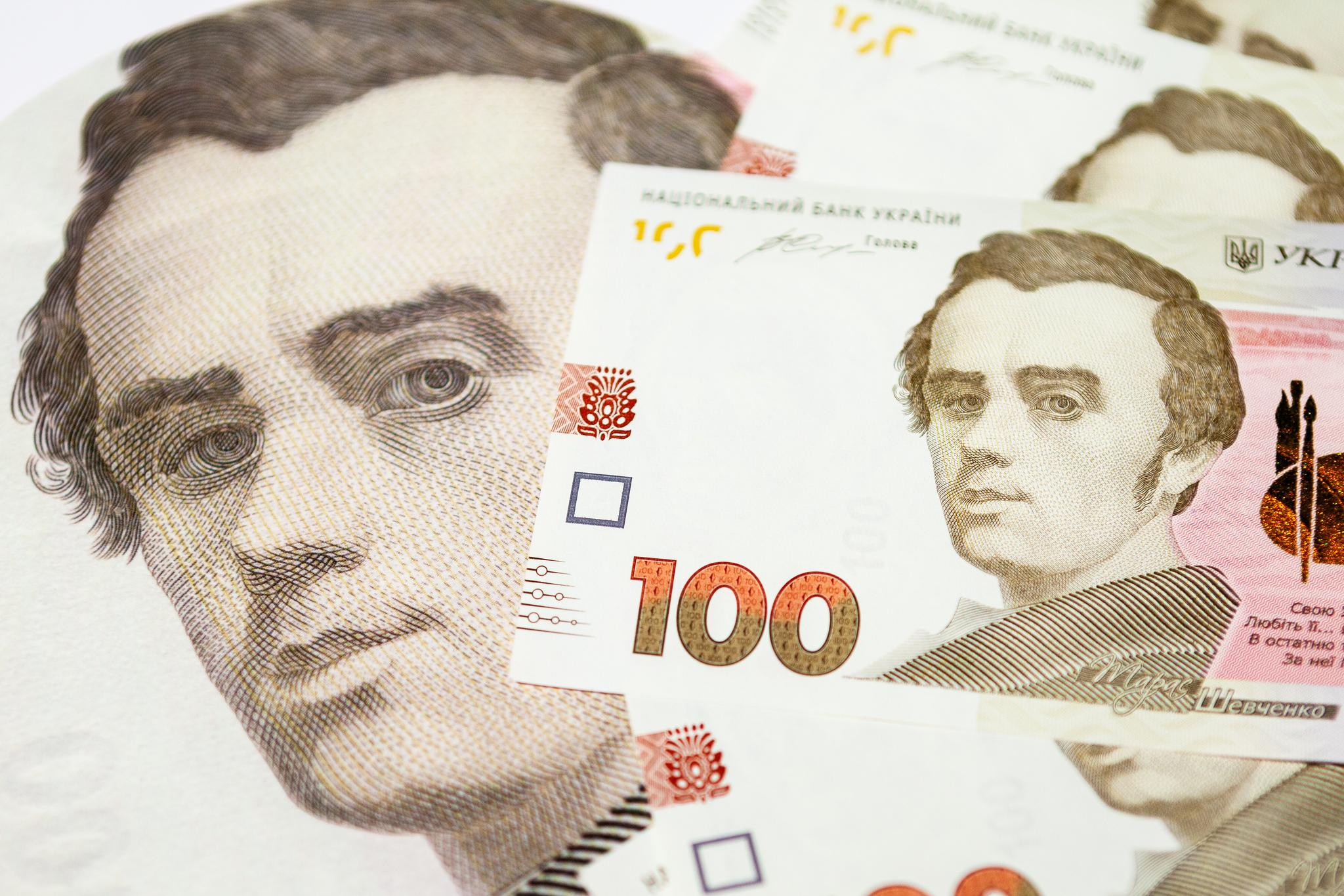 Почему гривна падает и в какой же валюте хранить сбережения: объяснение специалиста