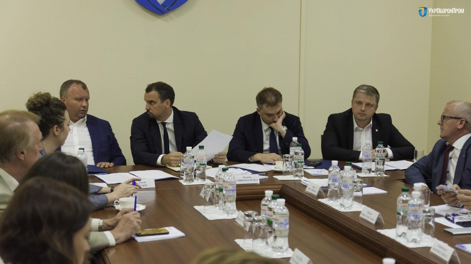 Абромавичус призначив собі трьох заступників Абромавичус призначив собі трьох заступників