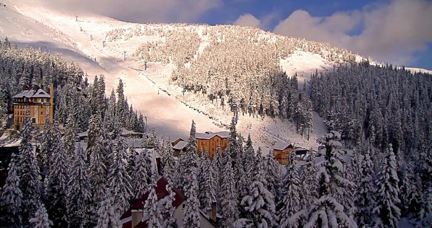 У Карпатах досі лежить сніг: фото мальовничих краєвидів У Карпатах досі лежить сніг: фото мальовничих краєвидів