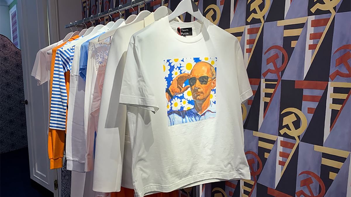 Путинобесие по-русски: в Москве посвятили целый магазин хозяину Кремля – фото Путинобесие по-русски: в Москве посвятили целый магазин хозяину Кремля – фото