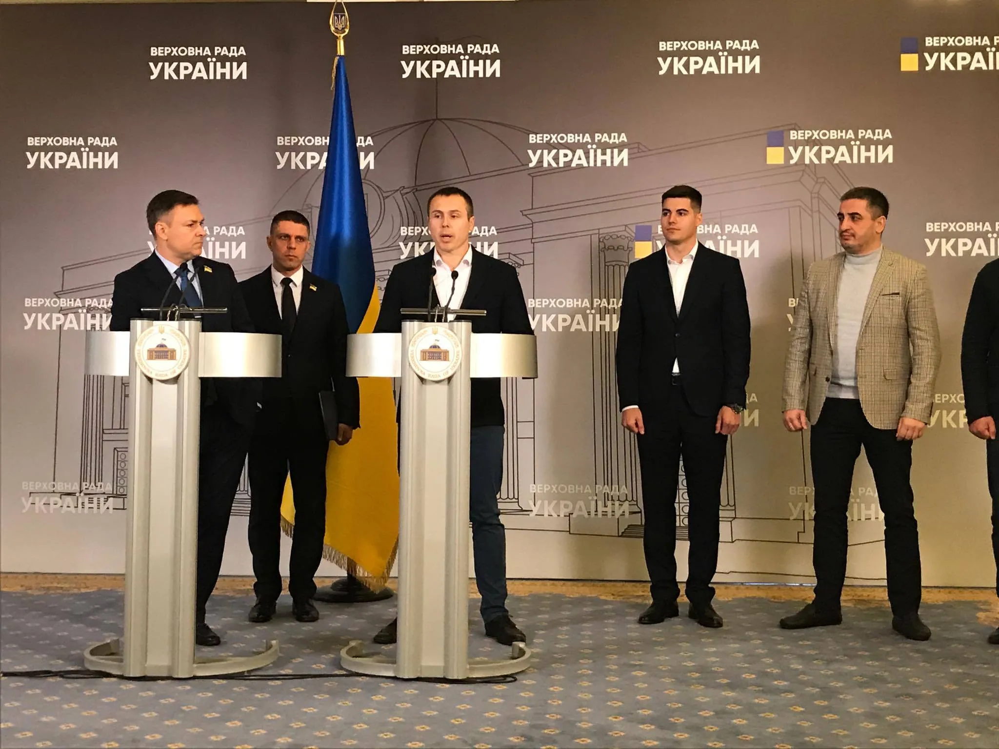 Депутати про розведння військ на Донбасі Депутати про розведння військ на Донбасі