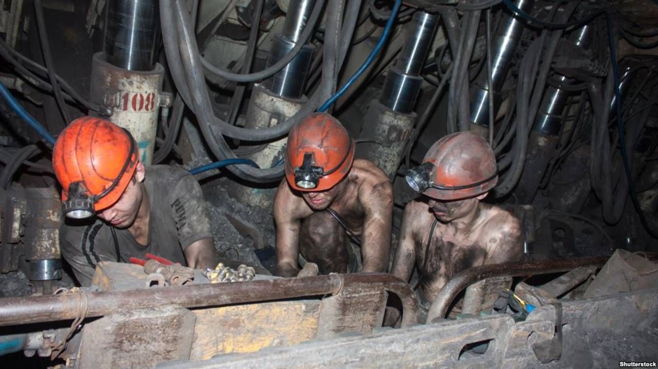 Гончарук рассказал когда государство рассчитается с шахтерами