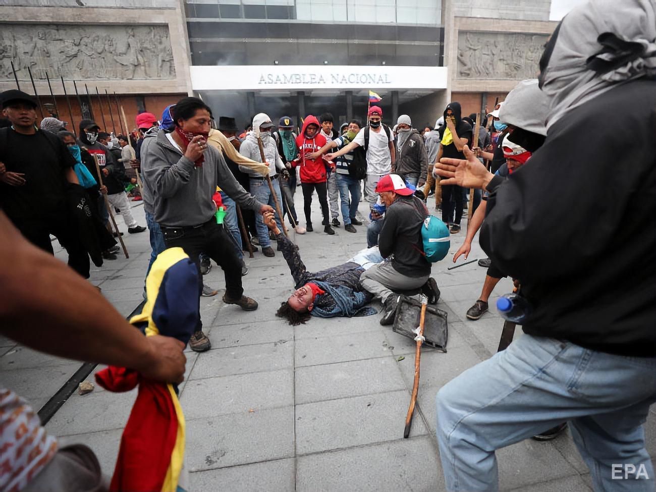 Кількість загиблих через протести в Еквадорі збільшилася: у країні запровадили надзвичайний стан
