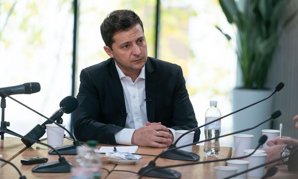 Зеленский ответил на вопрос от Шария о закрытии "Миротворца" Зеленский ответил на вопрос от Шария о закрытии "Миротворца"