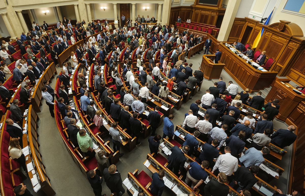 Турборежим у Раді: скільки законопроєктів зареєстрували чинний і попередній парламенти