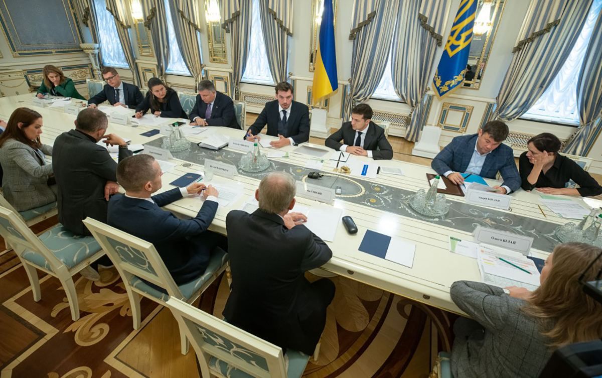 Про "Приватбанк" та проблемні кредити: Зеленський провів важливу нараду Про "Приватбанк" та проблемні кредити: Зеленський провів важливу нараду