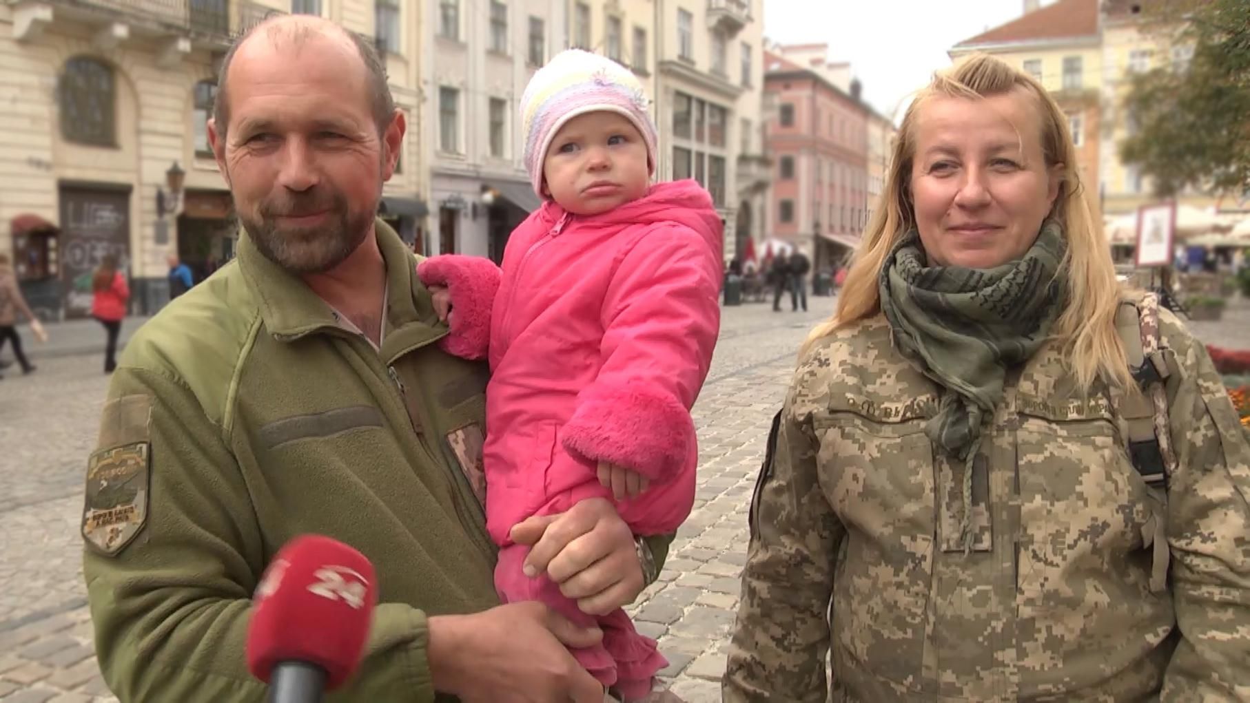 Військова, яка виховує дитину на фронті: зворушлива історія Військова, яка виховує дитину на фронті: зворушлива історія