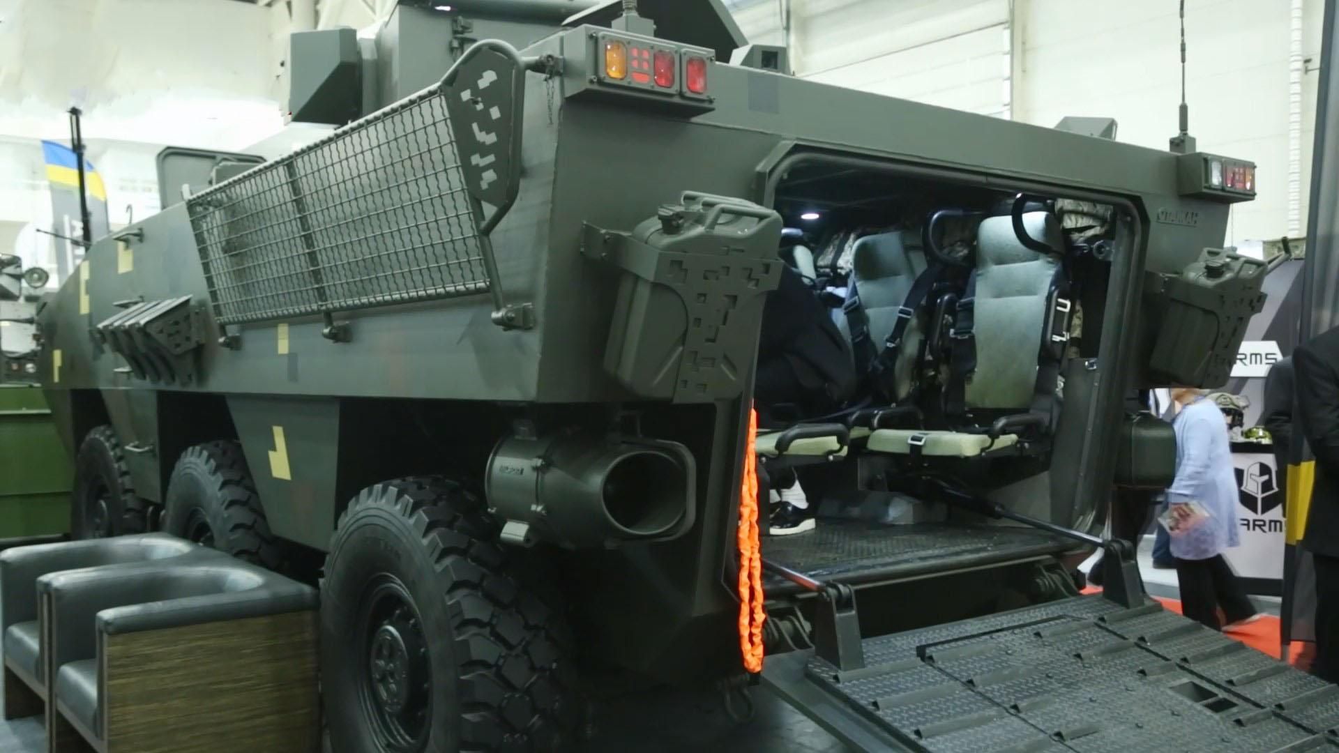 Техніка війни: Потужний бронетранспортер "Отаман-3". Гвинтівка безшумної стрільби "Шепіт" Техніка війни: Потужний бронетранспортер "Отаман-3". Гвинтівка безшумної стрільби "Шепіт"