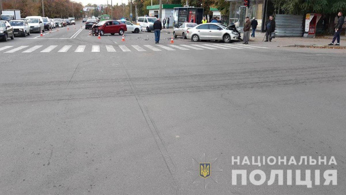 Жахливе зіткнення авто у Харкові: малолітня дитина потрапила в лікарню 