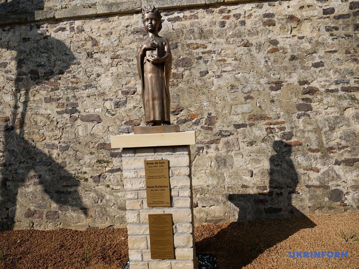 Шлях Королеви: пам'ятник Анні, доньці Великого князя Київського Ярослава, відкрили у Бельгії Шлях Королеви: пам'ятник Анні, доньці Великого князя Київського Ярослава, відкрили у Бельгії