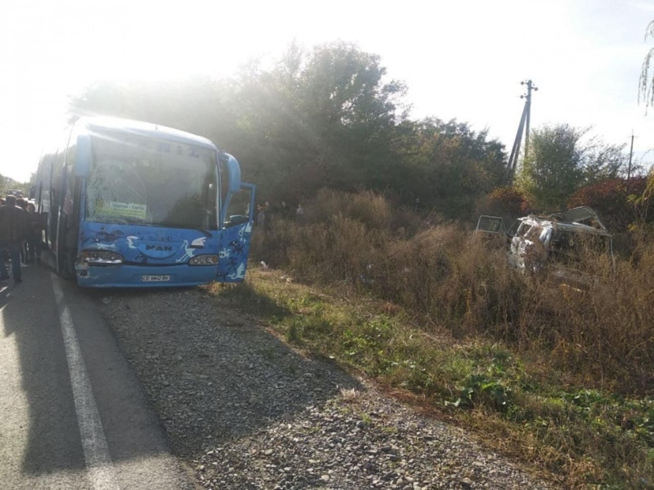 Автобус столкнулся с бусом на Буковине: пострадали 9 человек, среди них беременная и дети